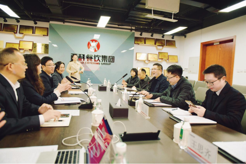 共筑协同育人平台，，，开启校企相助新篇：西南科技大学经济治理学院副院长郭四代一行到凯时娱乐餐饮集团交流座谈