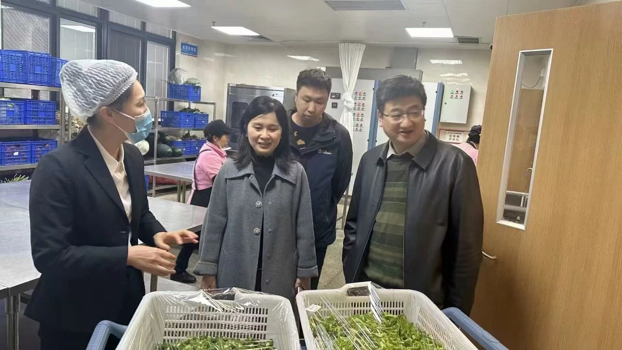 重庆儿童医院食物清静强化行动：副院长陈大鹏带队检查，，，确保饮食清静